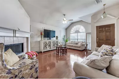 402 Horse Shoe Drive, Euless, TX 76039 - Photo 6