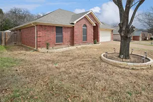 610 Everglade Dr, Mansfield, TX 76063 - Photo 2