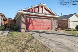 2157 Stradivarius Ln, Carrollton, TX 75007 - Photo 2