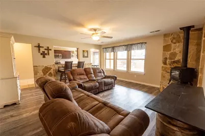 207 Shady Oaks Drive, Runaway Bay, TX 76426 - Photo 8