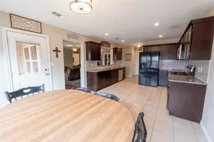 207 Shady Oaks Dr, Runaway Bay, TX 76426 - Photo 10