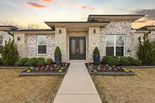 104 N 4th St, Trenton, TX 75490 - Photo 2