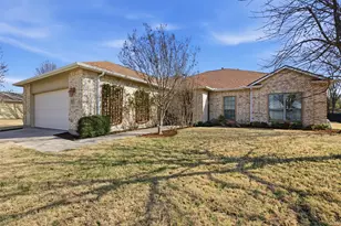 8925 Crestview Dr, Denton, TX 76207 - Photo 4