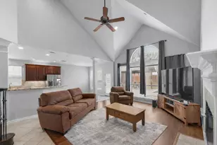 2011 Brianna Ln, Arlington, TX 76001 - Photo 8