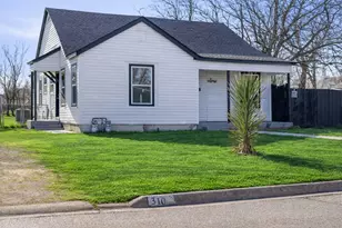310 S Hampshire St, Saginaw, TX 76179 - Photo 2