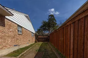 3217 Cedarcroft Ln, Dallas, TX 75233 - Photo 22