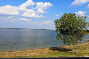 402 Oakbrook, Lewisville, TX 75057 - Photo 2