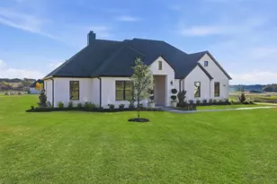 2008 Forest Bridge Dr, Azle, TX 76020 - Photo 2