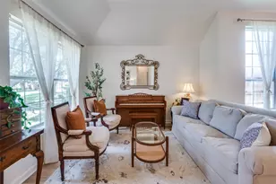 208 Touchdown Dr, Irving, TX 75063 - Photo 4