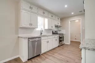 309 Sundown Ct, Burleson, TX 76028 - Photo 10