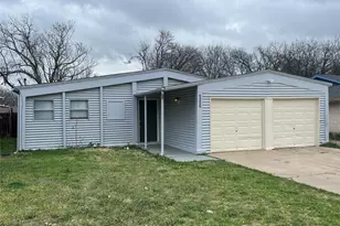 2442 SE 14th St, Grand Prairie, TX 75051 - Photo 2