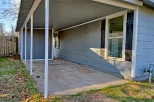 900 N Lamb St, Bowie, TX 76230 - Photo 4