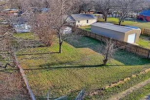 900 N Lamb St, Bowie, TX 76230 - Photo 26
