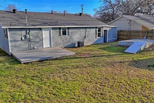 900 N Lamb St, Bowie, TX 76230 - Photo 18