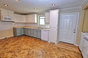 900 N Lamb St, Bowie, TX 76230 - Photo 6
