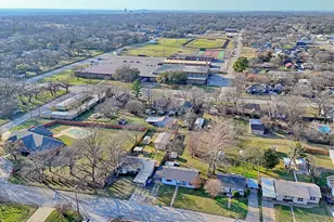 900 N Lamb St, Bowie, TX 76230 - Photo 32