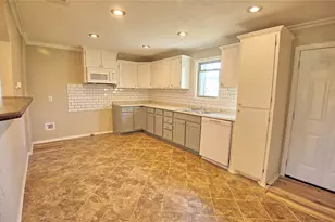 900 N Lamb St, Bowie, TX 76230 - Photo 8