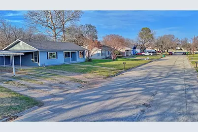 900 N Lamb Street, Bowie, TX 76230 - Photo 30