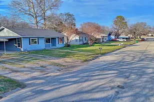 900 N Lamb St, Bowie, TX 76230 - Photo 30