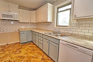 900 N Lamb St, Bowie, TX 76230 - Photo 8