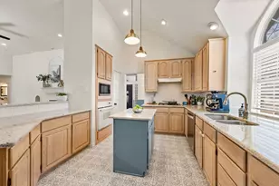 1604 Los Altos Ct, Arlington, TX 76006 - Photo 12