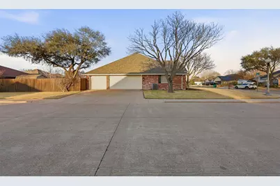 701 Queens Drive, Waxahachie, TX 75165 - Photo 4