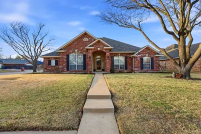 701 Queens Drive, Waxahachie, TX 75165 - Photo 2