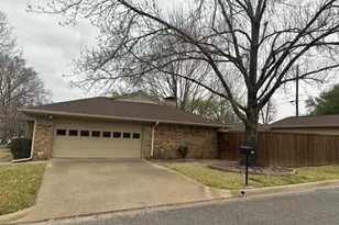 900 Tamara St, Athens, TX 75751 - Photo 2