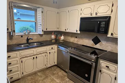 900 Tamara Street, Athens, TX 75751 - Photo 8