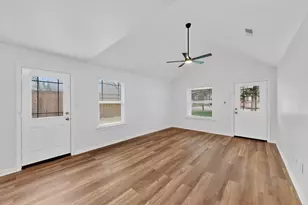 1306 Oak St, McKinney, TX 75069 - Photo 2