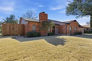 2204 Red Bluff Dr, Carrollton, TX 75007 - Photo 2