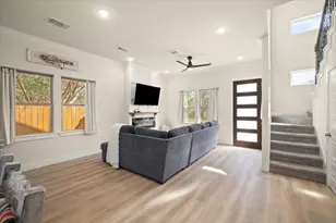 5511 Black Pine Cir, Granbury, TX 76048 - Photo 2