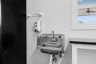 207 N Henderso Boulevard, Kilgore, TX 75662 - Photo 8