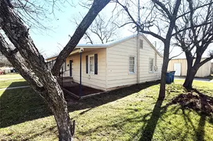 1211 W 12th St, Cisco, TX 76437 - Photo 4