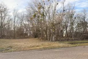 411 S Leon St, Groesbeck, TX 76642 - Photo 2