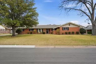 4101 Plantation Dr, Benbrook, TX 76116 - Photo 2