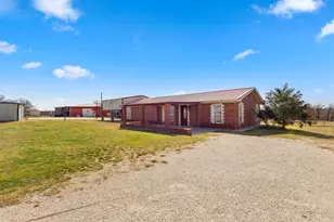 1219 Co Rd 3550, Paradise, TX 76073 - Photo 2