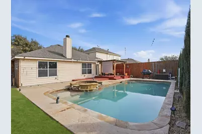 1039 Wood Brook Drive, Grand Prairie, TX 75052 - Photo 2