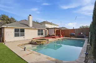 1039 Wood Brook Dr, Grand Prairie, TX 75052 - Photo 2