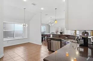 1039 Wood Brook Dr, Grand Prairie, TX 75052 - Photo 6