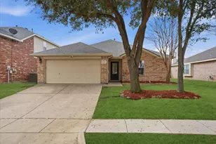 1039 Wood Brook Dr, Grand Prairie, TX 75052 - Photo 2