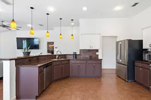 1039 Wood Brook Dr, Grand Prairie, TX 75052 - Photo 4