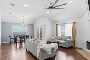 1039 Wood Brook Dr, Grand Prairie, TX 75052 - Photo 4