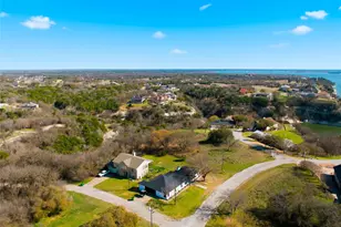 1211 Overlook Ct, Whitney, TX 76692 - Photo 32
