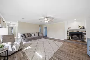 1211 Overlook Ct, Whitney, TX 76692 - Photo 4