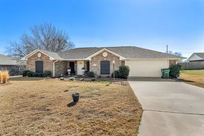 209 Bryant Street, Pottsboro, TX 75076 - Photo 2