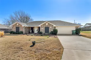 209 Bryant St, Pottsboro, TX 75076 - Photo 2