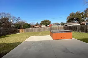 8541 Strathmore Dr, Dallas, TX 75238 - Photo 16