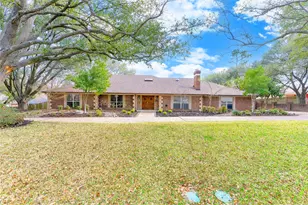 1503 W Westhill Dr, Cleburne, TX 76033 - Photo 2