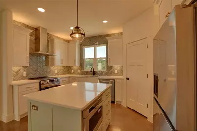 302 Red Bird Ridge, Granbury, TX 76049 - Photo 4